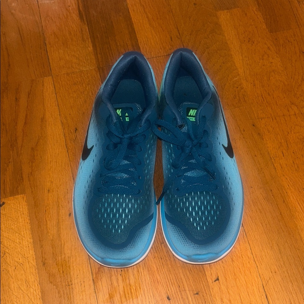 Nike Teal and Black Running Shoes